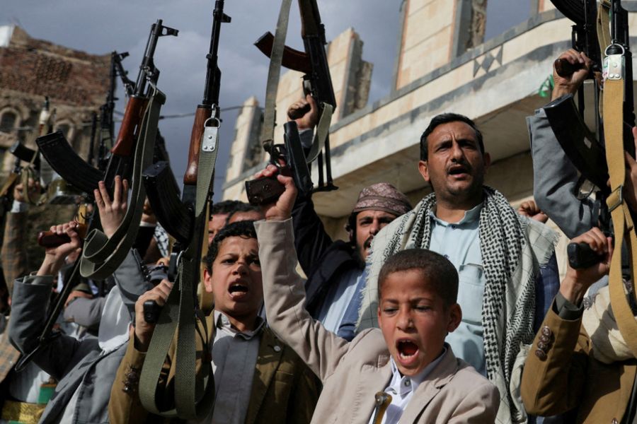Les Houthis revendiquent une attaque contre un porte-avions américain