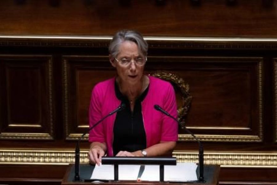 IA à l'école : Élisabeth Borne promet charte, investissements et formations