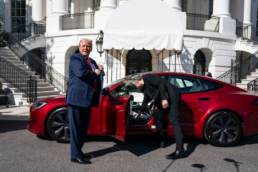 Tesla au bord du précipice ? Elon Musk annonce qu’il s’éloigne du gouvernement Trump pour se consacrer au constructeur automobile en difficulté : Analyse des enjeux pour l'avenir du géant américain face à la concurrence chinoise