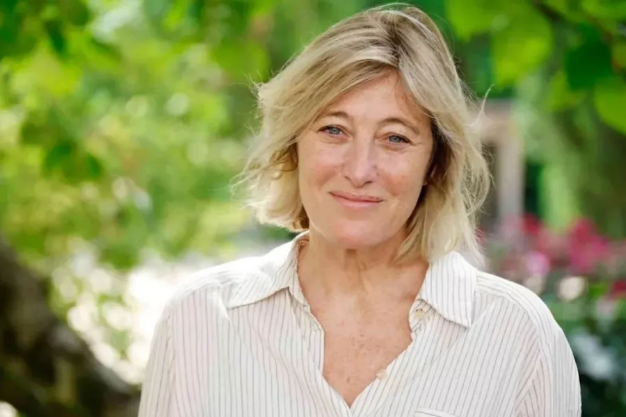Valeria Bruni-Tedeschi endeuillée, regrets et révélations sur sa rupture familiale – Les dessous bouleversants de « Les Estivants »