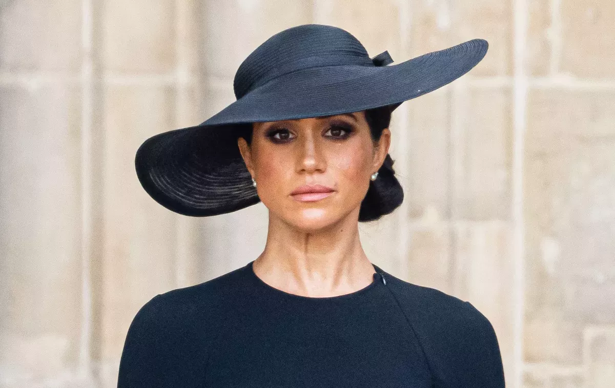 Meghan Markle secouée, confie son désarroi maternel après les funérailles historiques d’Elizabeth II – Entre devoir royal et douleur intime