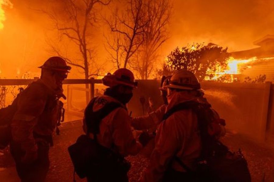 Incendies à Los Angeles : 939 détenus californiens libérés pour devenir pompiers et lutter contre le feu