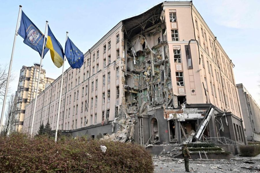 Frappes russes sur Kiev : condamnations internationales et démentis de Moscou