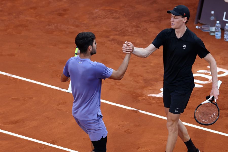 Sinner détrône Alcaraz, PSG et XV de France balayés : les tops et flops