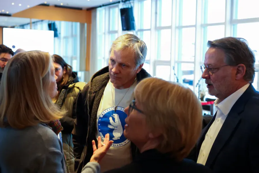 Diplomatie de la méfiance : Une délégation de sénateurs US tente de renouer le dialogue à Nuuk