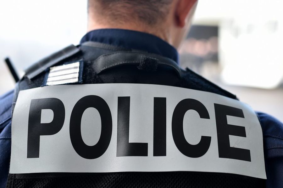 Rhône : une mère de 17 ans suspectée d’avoir poignardé à mort son nouveau-né