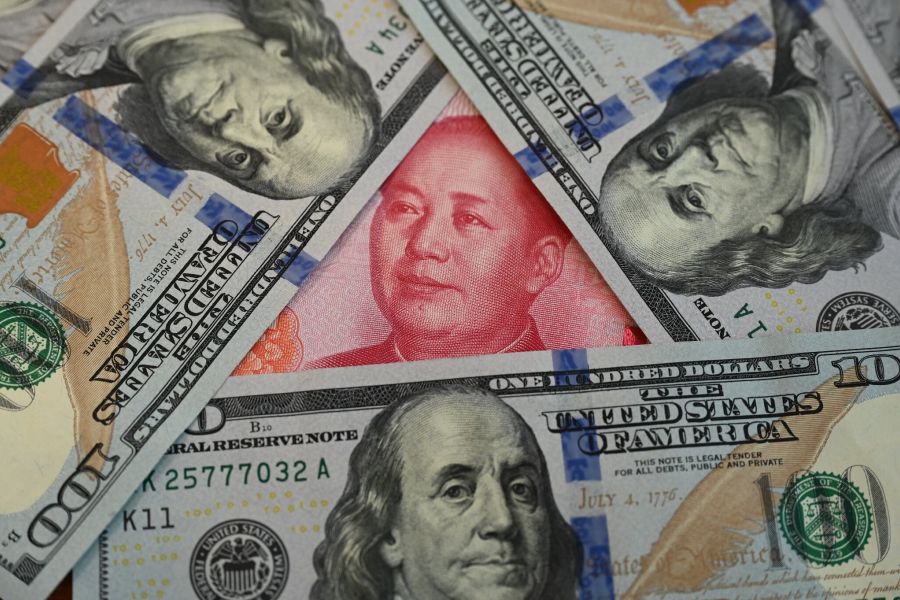 LE DUEL DES MONNAIES : L'Euro Tente de Résister Face à un Dollar Surpuissant – La BCE Sous Pression pour Maîtriser l'Inflation Américaine Importée