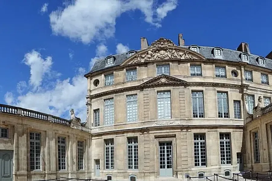 Patrimoine et Culture : Réouverture partielle très attendue des grands monuments historiques parisiens pour la saison estivale
