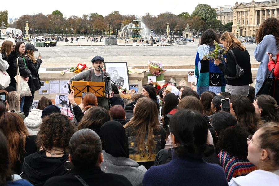 OMONDO SOCIÉTÉ - Paris : Hommage des fans à Liam Payne aux Tuileries