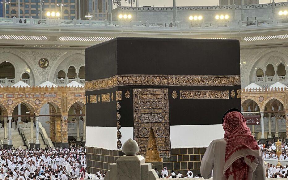 Plus d’un million de musulmans entament le hajj sous une chaleur extrême – Un pèlerinage face aux défis climatiques