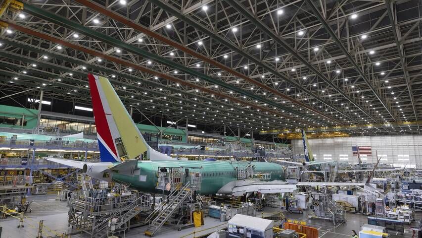 OMONDO ÉCONOMIE - Le constructeur aéronautique Boeing démarre son plan de réduction des effectifs avec 2200 licenciements