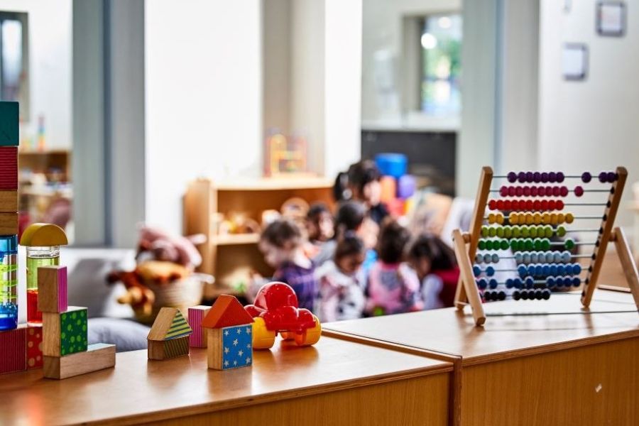 Le scandale de la Maison Bleue – Crèches privées et fonds publics, la transparence en question