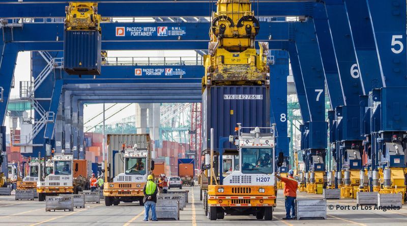 OMONDO ECONOMIE - Fin du blocage des ports américains : accord historique entre dockers et employeurs