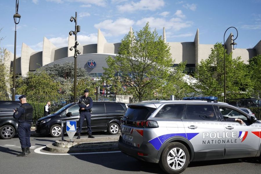 Dispositif Police à Paris : Les forces de l'ordre mobilisées sur les Champs-Élysées et autour du Parc des Princes