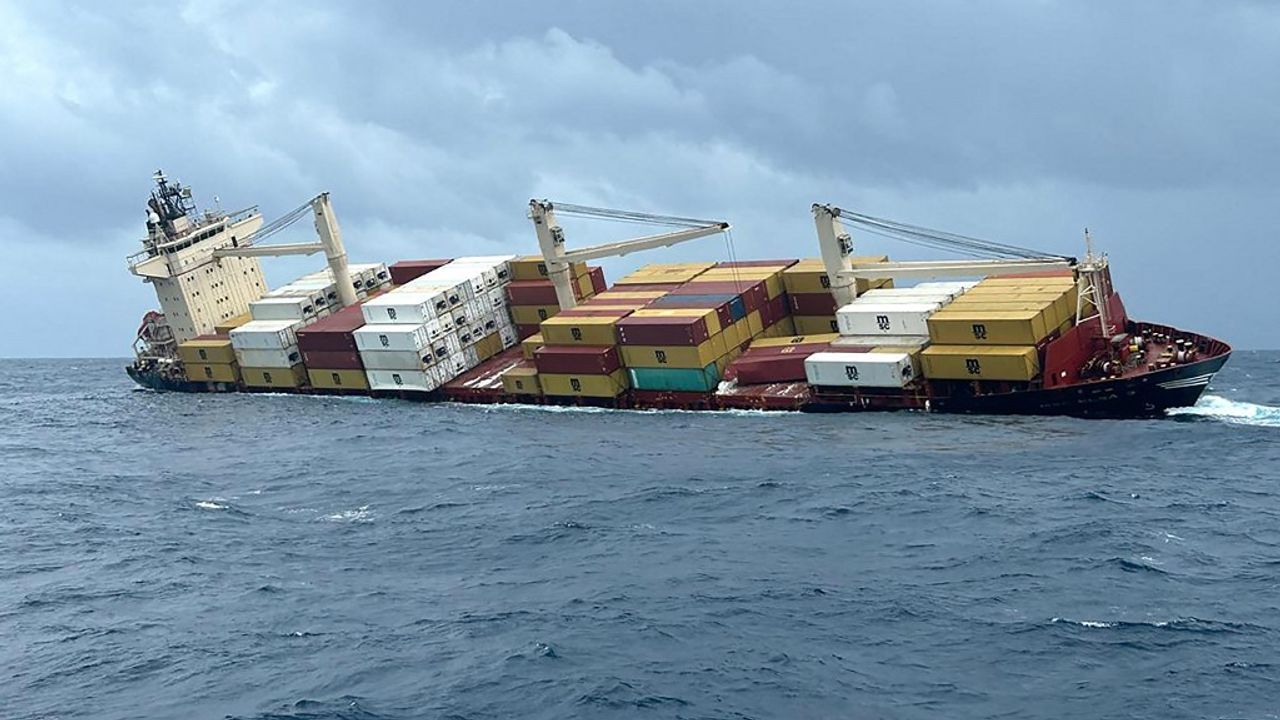 Naufrage au large de l’Inde : conséquences écologiques après la perte de « marchandises dangereuses »