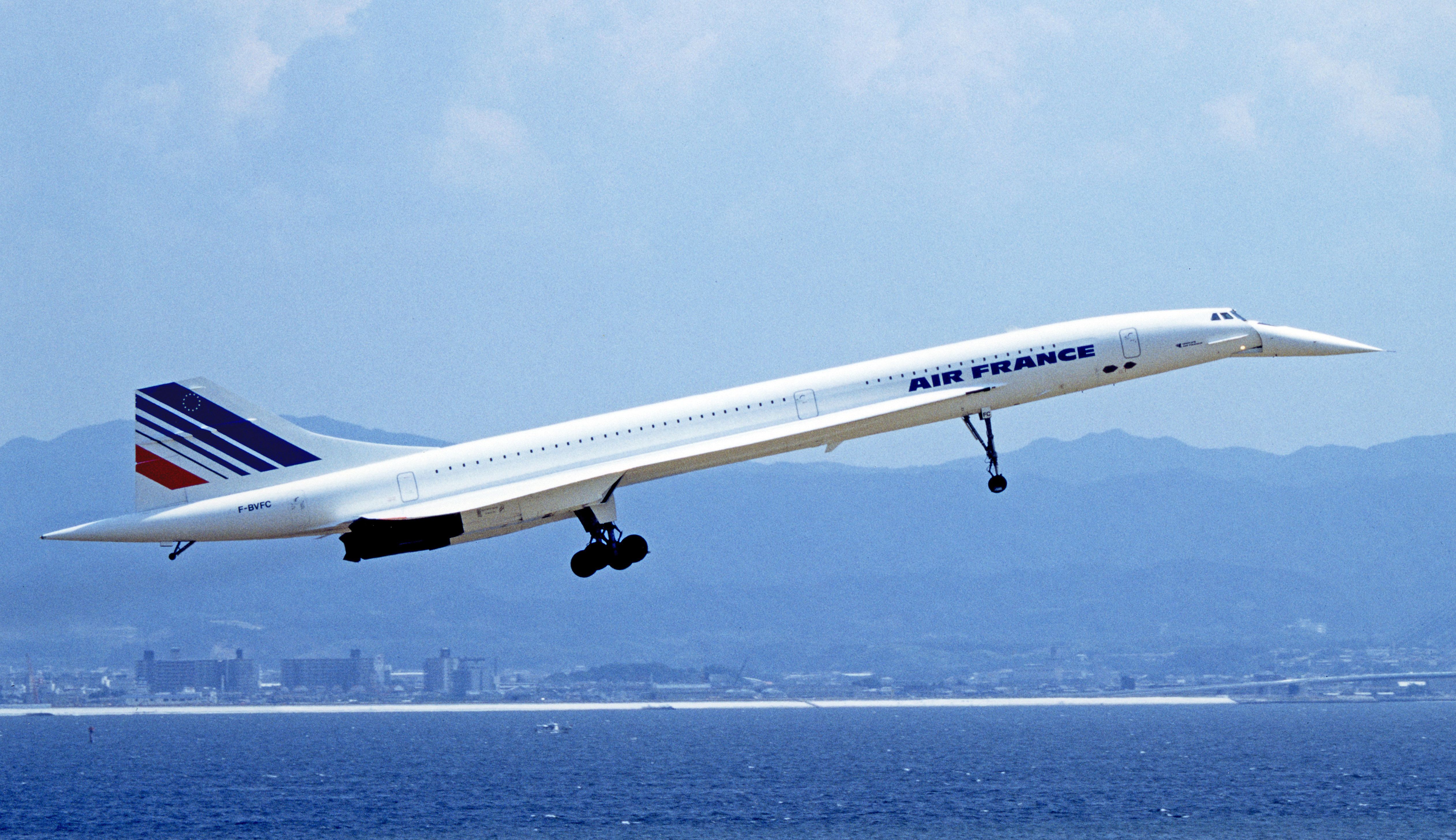 Un avion civil américain franchit le mur du son, ouvrant la voie à un successeur du concorde