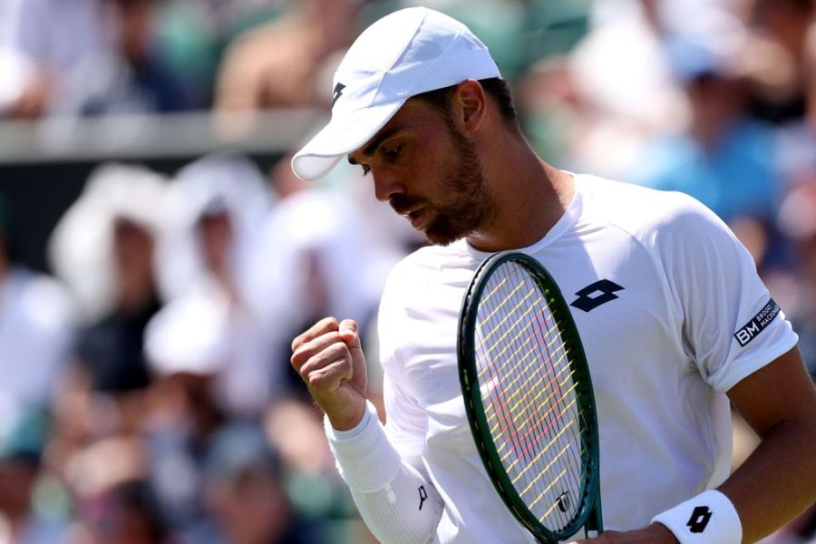 Tennis : Wimbledon, l’exploit majuscule de Benjamin Bonzi face à Medvedev