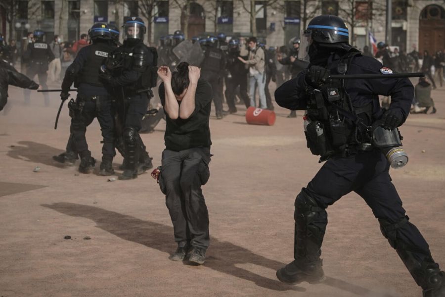 La police française face aux critiques de violences excessives