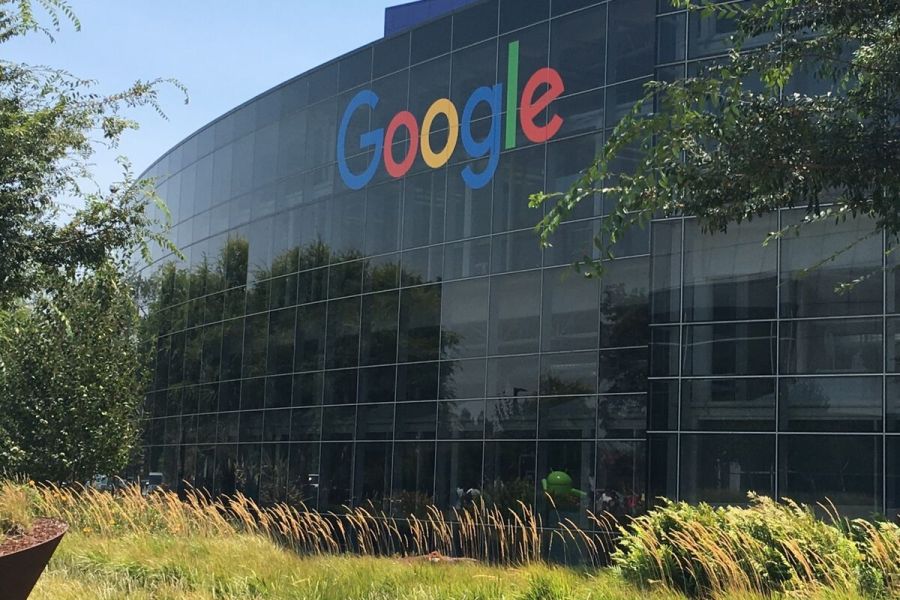 Avec son nouvel outil de recherche AI Overviews, Google inquiète les éditeurs de presse