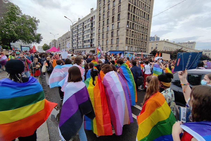 Marche des fiertés – Peut-on être homosexuel sans être de gauche en 2025 ?