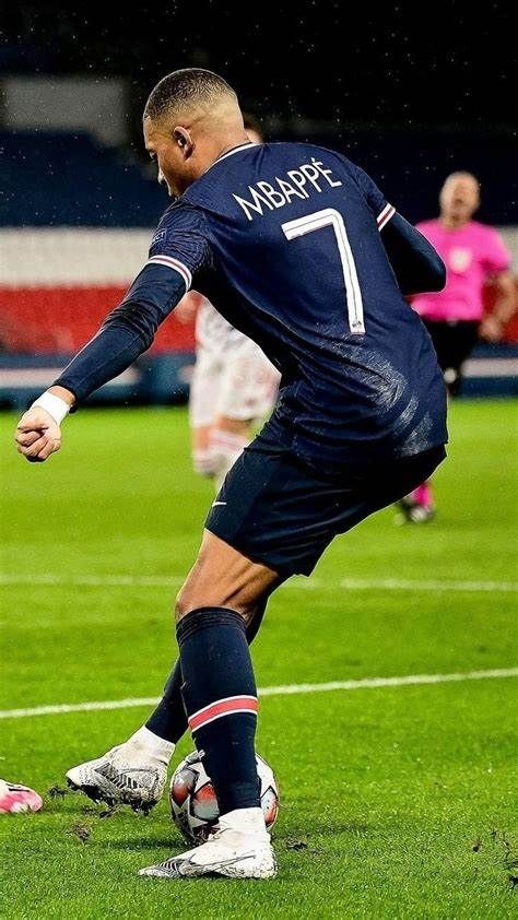 Omondo Sports Football : Heureux comme Mbappé à Madrid