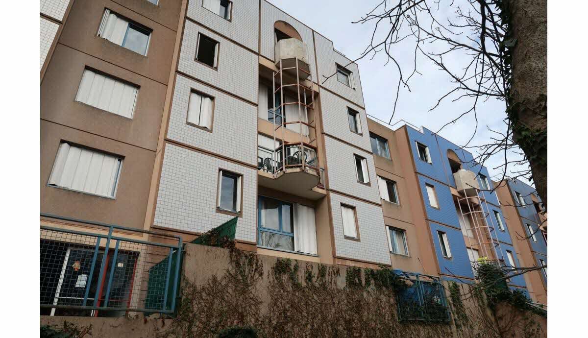 OMONDO FAITS DIVERS - Isère : décès tragique d'un enfant de huit ans après une chute du quatrième étage