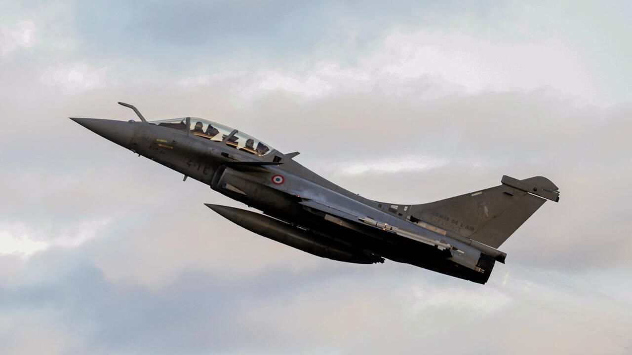 La France mobilise trois Rafale pour protéger l’espace aérien polonais, annonce Emmanuel Macron
