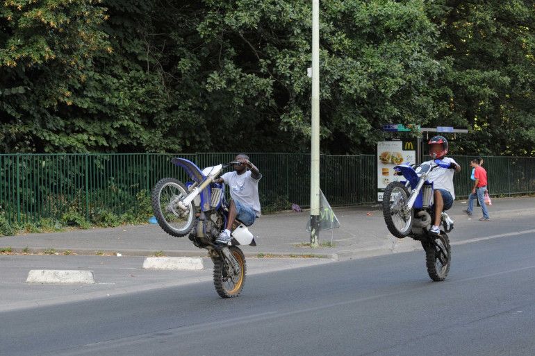Melun : Condamnations fermes pour organisateurs de rodéos urbains illégaux