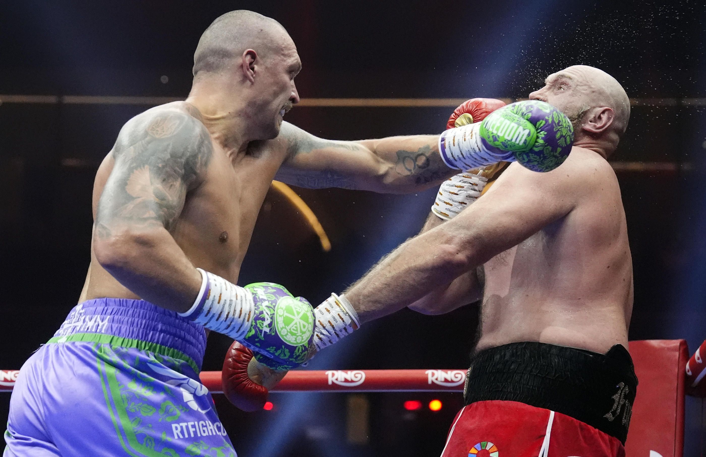Boxe : La Victoire Symbolique d'Usyk contre Fury Célébrée avec un Sabre Cosaque
