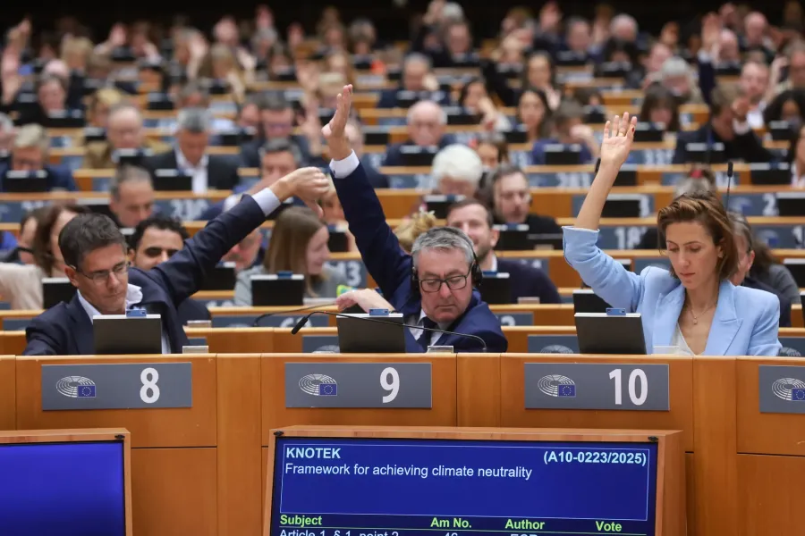 Parlement Européen : Le débat crucial sur la réduction de 90% des émissions de CO2 d'ici 2040