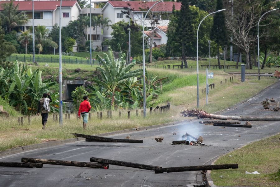 Aujourd'hui, le gouvernement français a annoncé l'abandon du projet de réforme électorale en Nouvelle-Calédonie, suite à des violences et des tensions croissantes sur l'île.