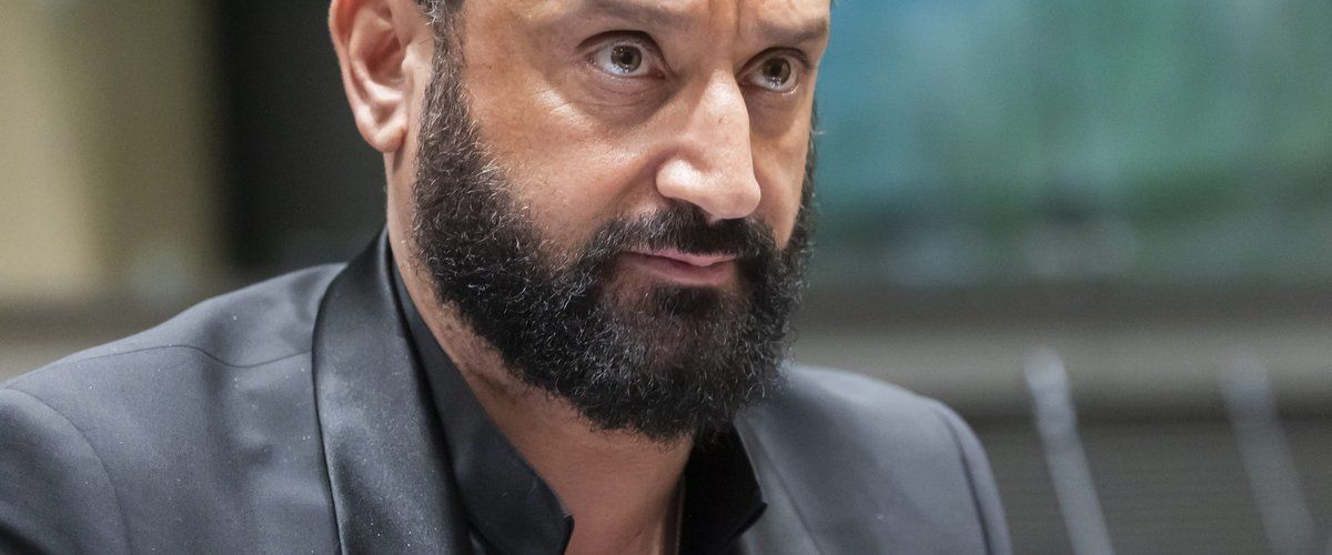 Hanouna : comment compte-t-il rebondir ? Boudé et aimé, le trublion a des projets.