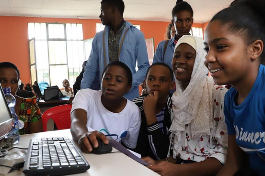 Révolution de l'apprentissage en ligne, fracture numérique persistante