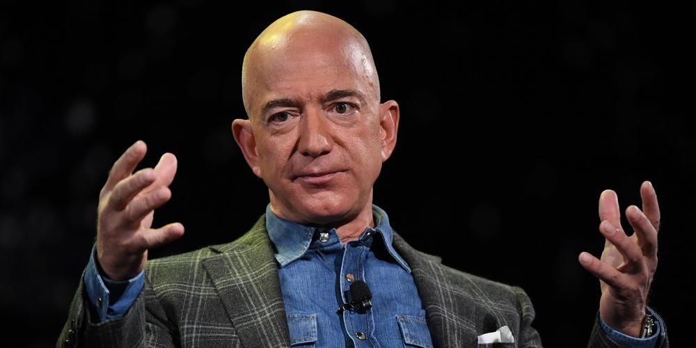 Jeff Bezos "très optimiste" pour un second mandat de Donald Trump, malgré des années de querelles