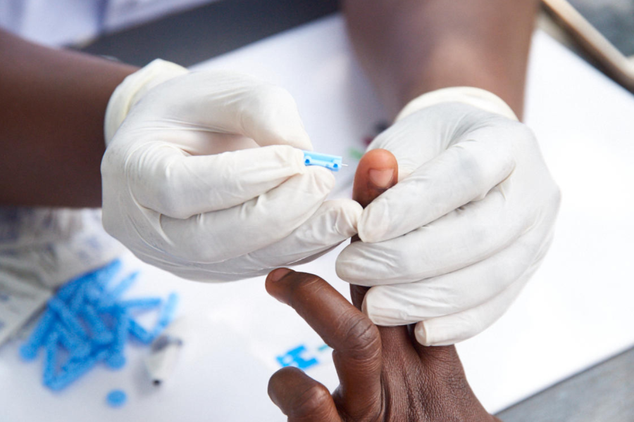 Des organisations évangéliques demandent à Trump d'épargner les programmes de lutte contre le VIH : Un revirement surprenant face aux coupes budgétaires massives.