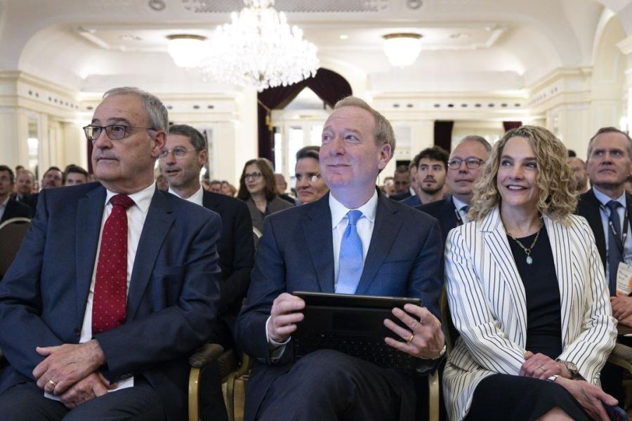 Microsoft investit 400 millions en Suisse et lance une campagne géante de formation à l’IA – La Suisse, futur hub numérique ?