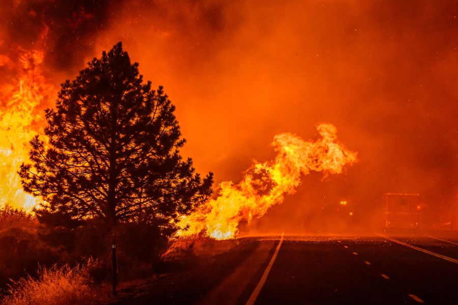 La Californie frappée par son plus gros incendie de l’année : évacuations massives et bâtiments menacés