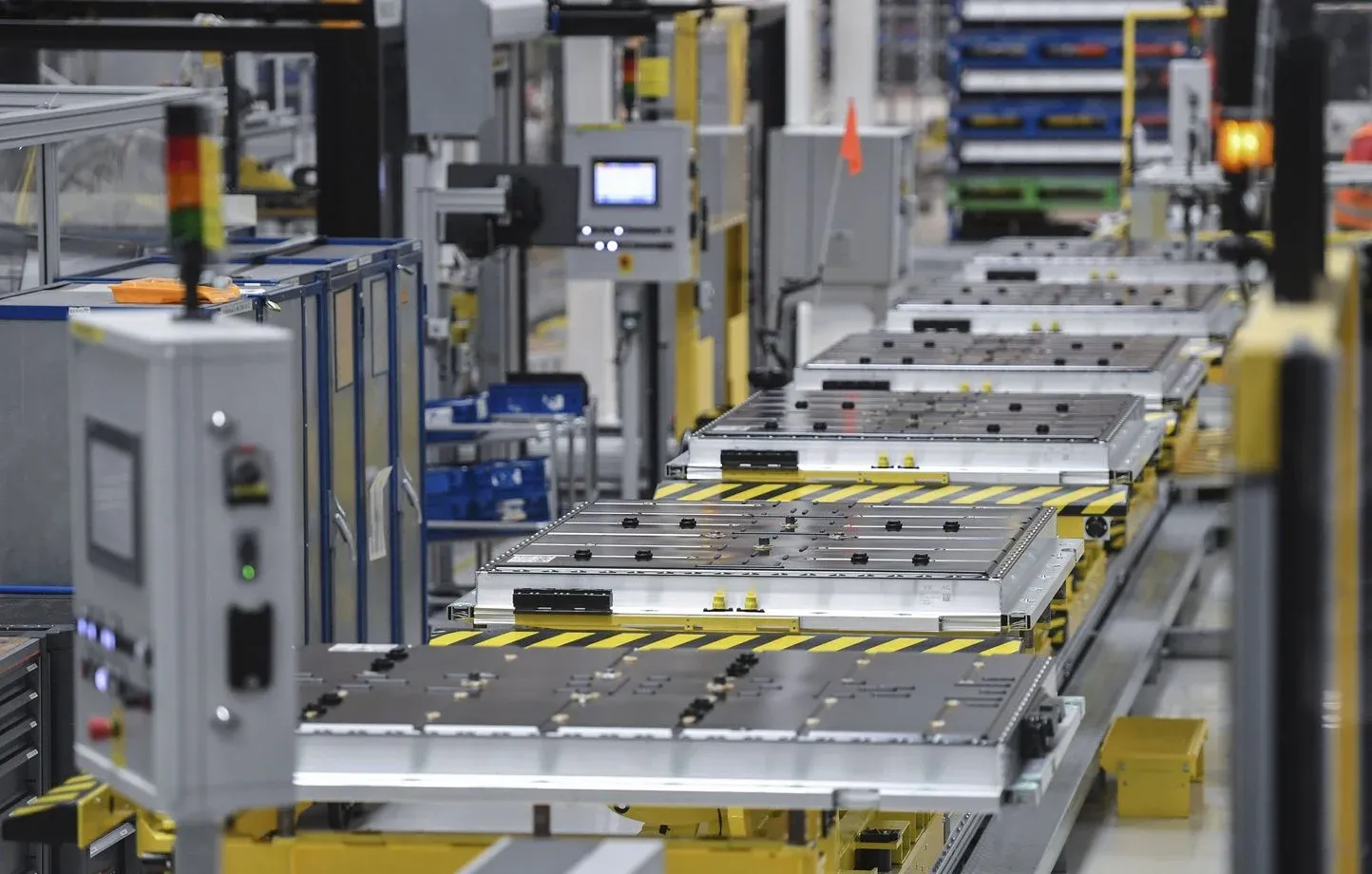 Transformation industrielle automobile : La reconversion des usines européennes au cœur de la bataille de la batterie
