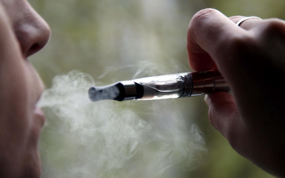 Avec 15 millions de très jeunes adeptes, l’OMS alerte sur une nouvelle addiction aux e-cigarettes ciblant les enfants