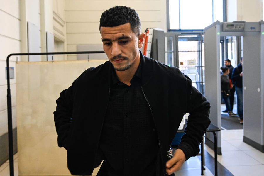 « Je ne fais pas de la politique, je ne suis qu’un joueur de foot » : huit mois de prison avec sursis requis en appel contre Youcef Atal