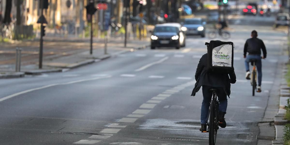 Un livreur à vélo dans le coma à Bordeaux : l'accident qui relance l'alerte sur la précarité du métier