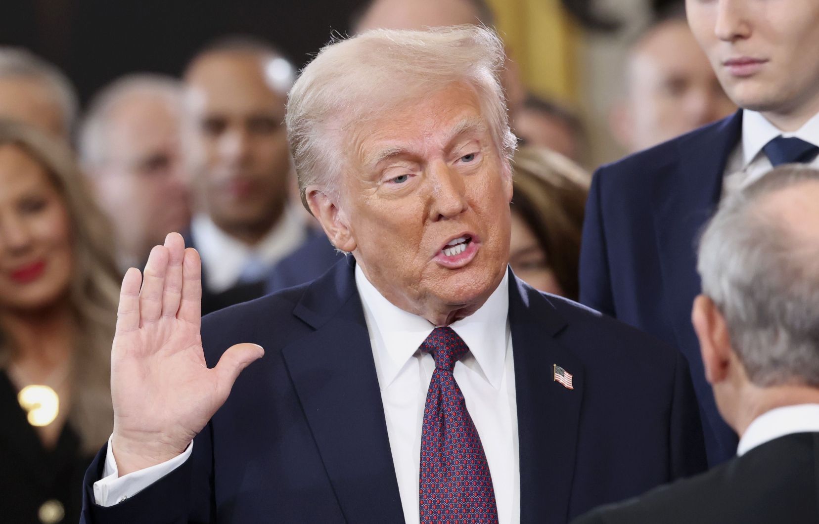 La justice ordonne le rétablissement de Voice of America : Une victoire pour la liberté d'expression et le droit à l'information face à la censure