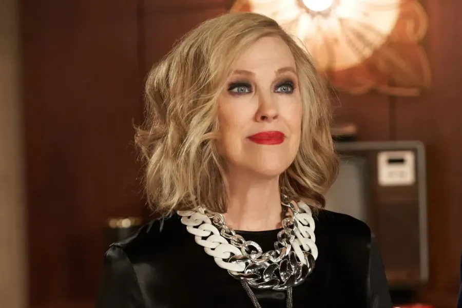 Adieu à Catherine O’Hara : Le monde du cinéma pleure une icône de la comédie