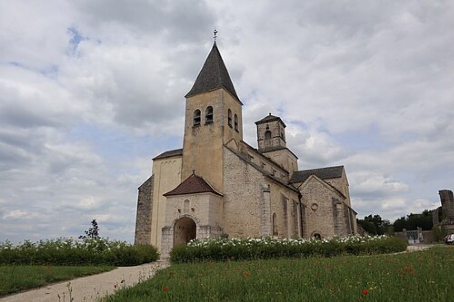 Spectacle jugé “sacrilège” dans une église basque : le diocèse dénonce et la polémique enfle