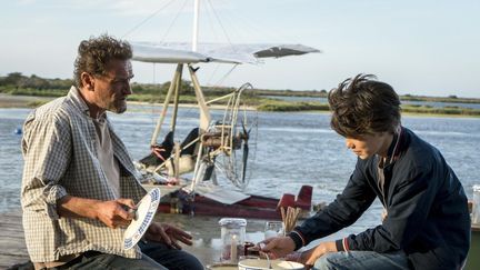 Cinéma Français : La Production de "Donne-Moi des Ailes" Accusée de Destruction de Nids de Flamants Roses, Quel Impact sur l'Industrie ?