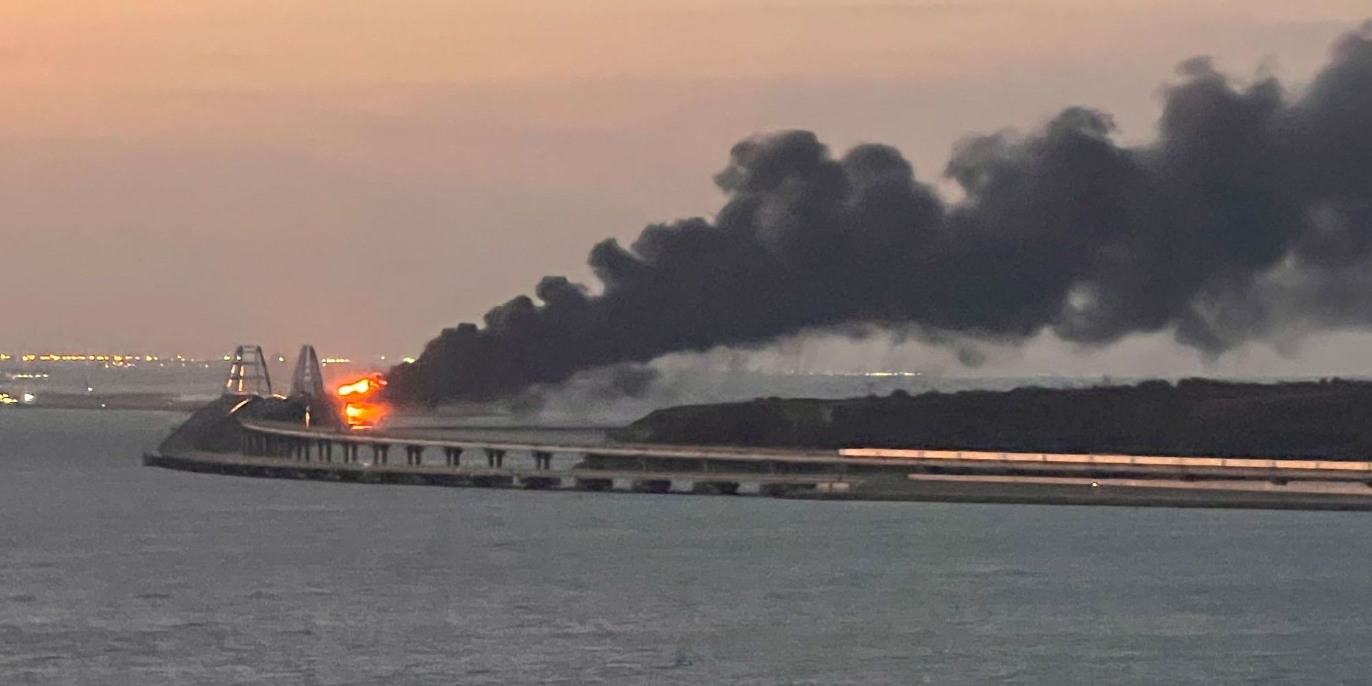 OMONDO  GÉOPOLITIQUE  - L'Ukraine exige le démantèlement du pont de Crimée par la Russie