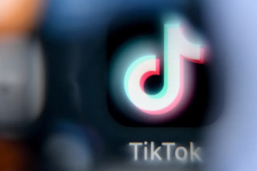 TikTok vs Instagram : La Guerre des Formats Courts et la Régulation de l'Algorithme pour les Mineurs