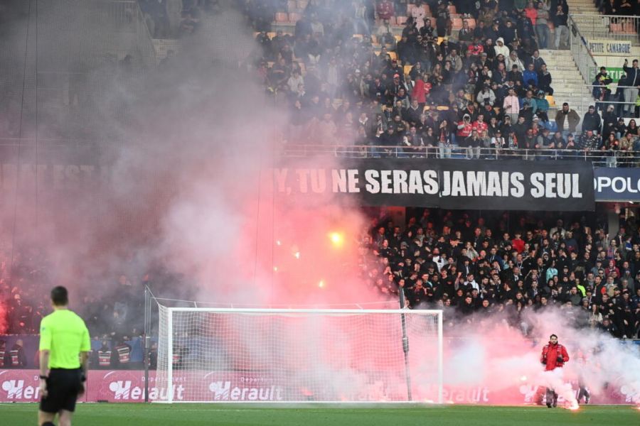 Ligue 1 : Jets de fumigènes, feu en tribunes, le match Montpellier-Saint-Étienne définitivement interrompu : La violence gangrène le football français