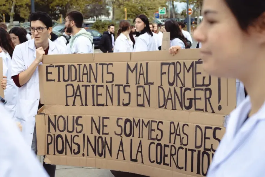 Mobilisation citoyenne contre la désertification médicale en France