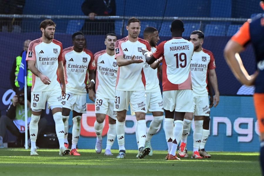 Lyon Confirme sa Remontée en Écrasant Montpellier - Analyse et Perspectives